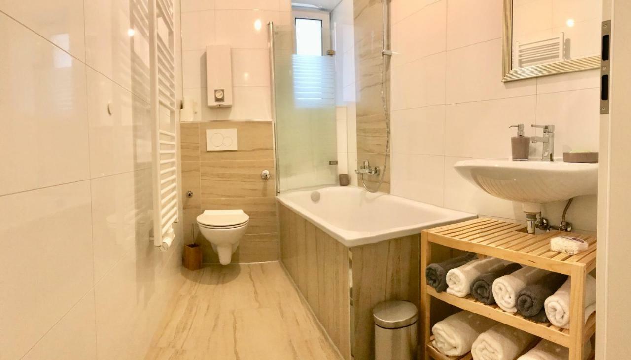 Apartments - Free Parking - Wifi - Kitchen Essen Eksteriør bilde
